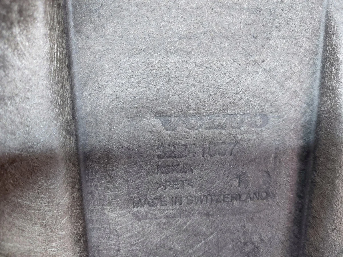 Skyddsplåt under motor Volvo XC40 Recharge image 4