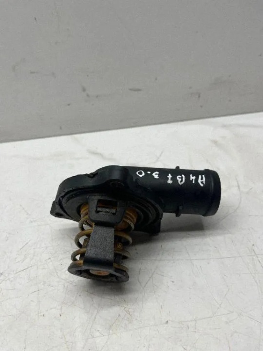 Termostaatin kotelo AUDI A6 (4F2, C6) 059121111F 2.0L diesel 100kW 2009