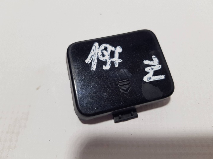 Etupuskurin vetokoukun tulppa Mercedes W164 ML etu 197 C197