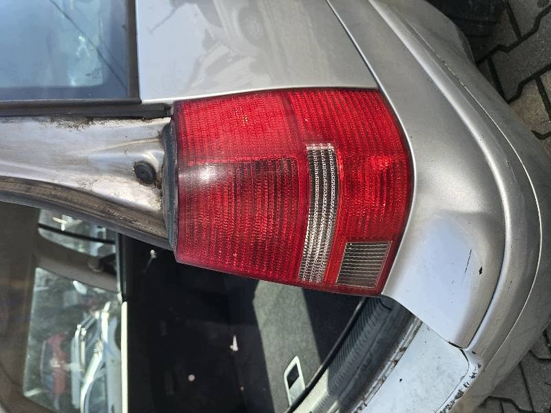 The rear right lamp of the Volvoswagen GOLF IV 4