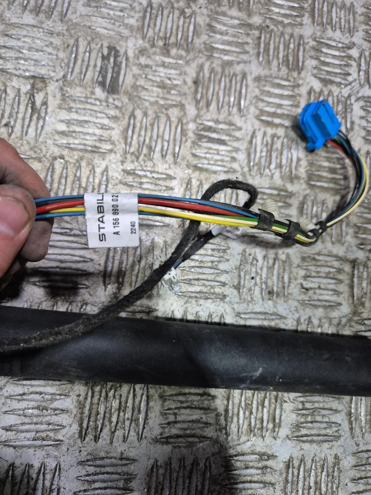 Elektr. Heckklappen-Strebe Mercedes GL X156 A1568900230 image 3