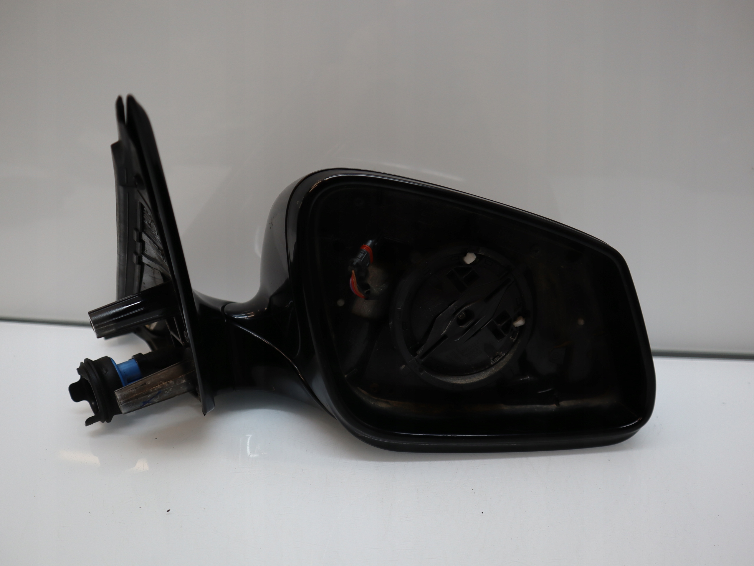 BMW 7 F01 F02 (2008-2013) 3-pin kamera, kolmio maalattu, Eurooppa