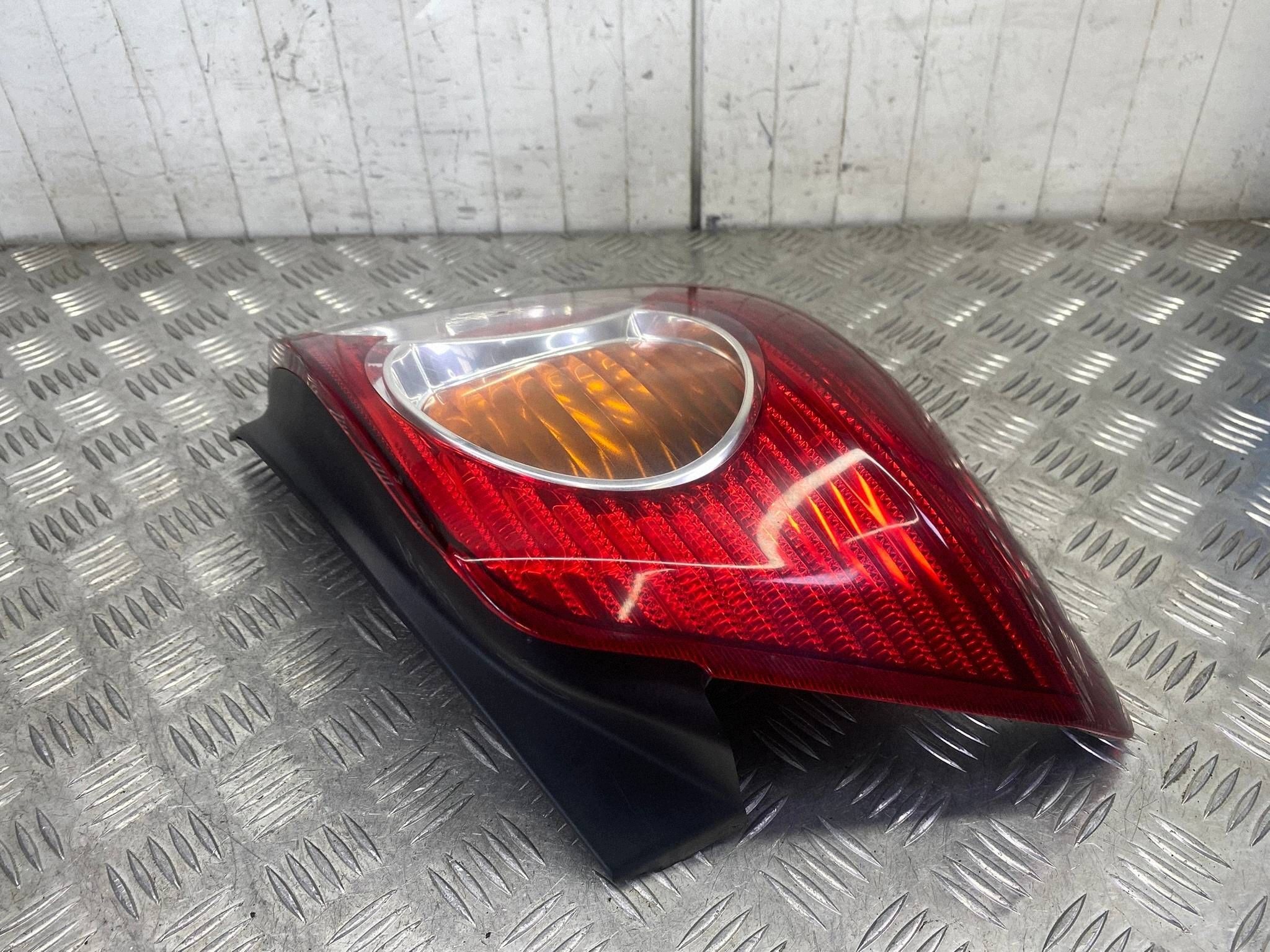 Faro posteriore sinistro Toyota Avensis T25 89028786 image 6