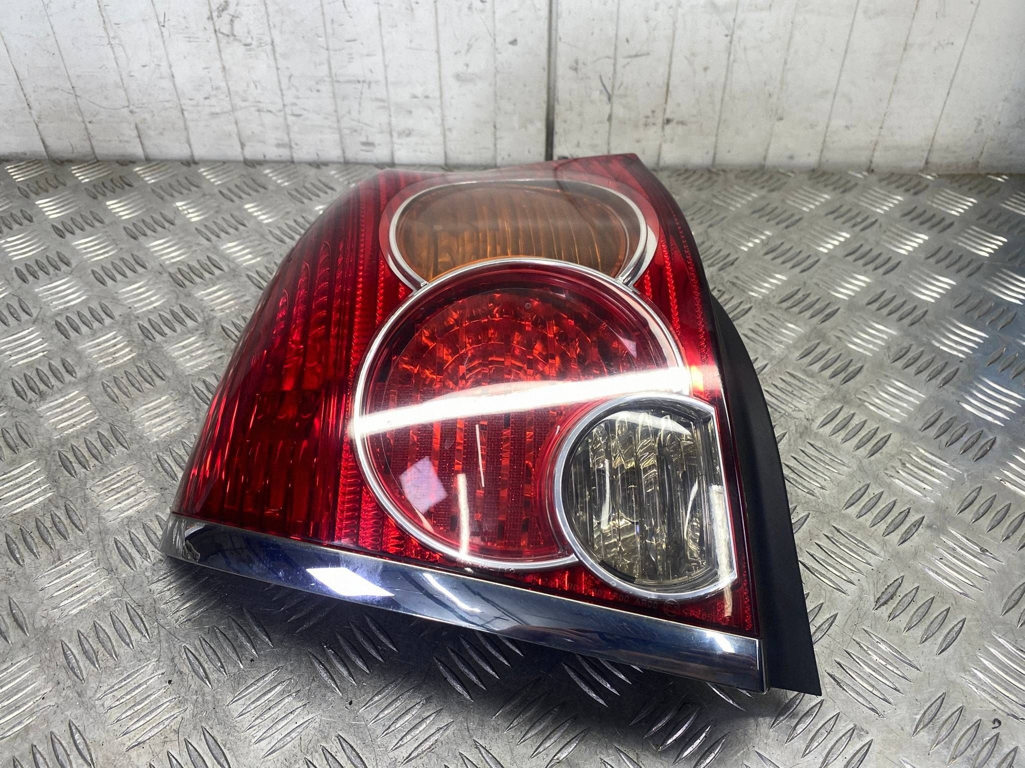 Faro posteriore sinistro Toyota Avensis T25 89028786 image 9