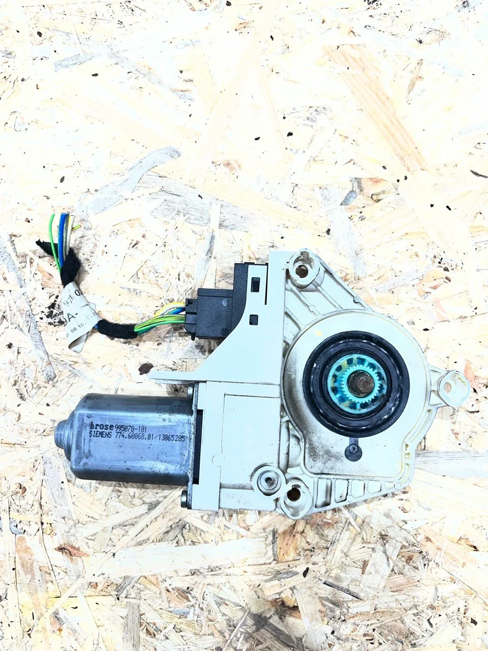 Audi A6 2005 Fönsterregulator 4F0959801B image 3