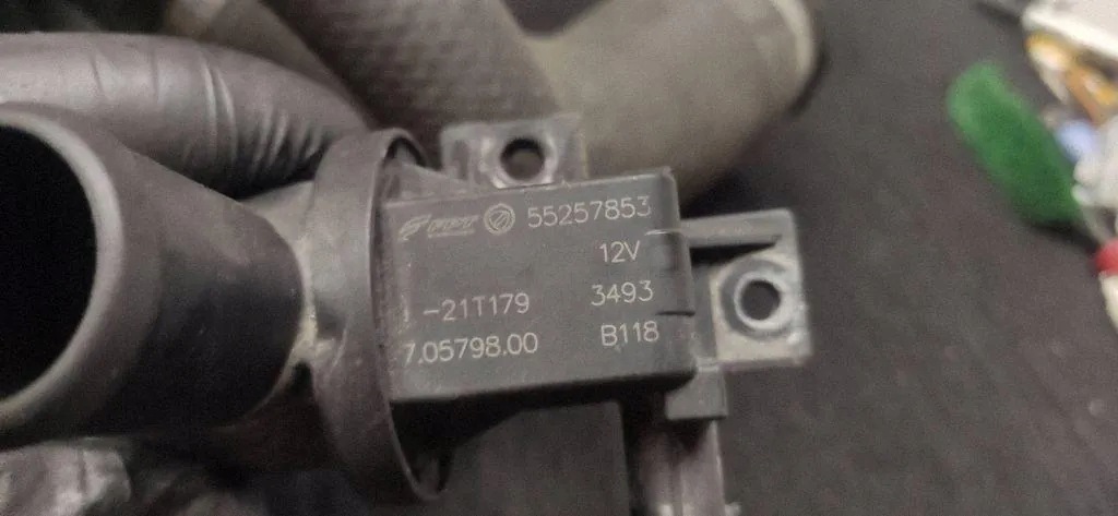 Ilmapumppu Fiat 500 Abarth 55257853 image 5