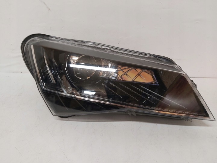 Oikea lamppu Skoda Superb III 3 3V1941016B EU
