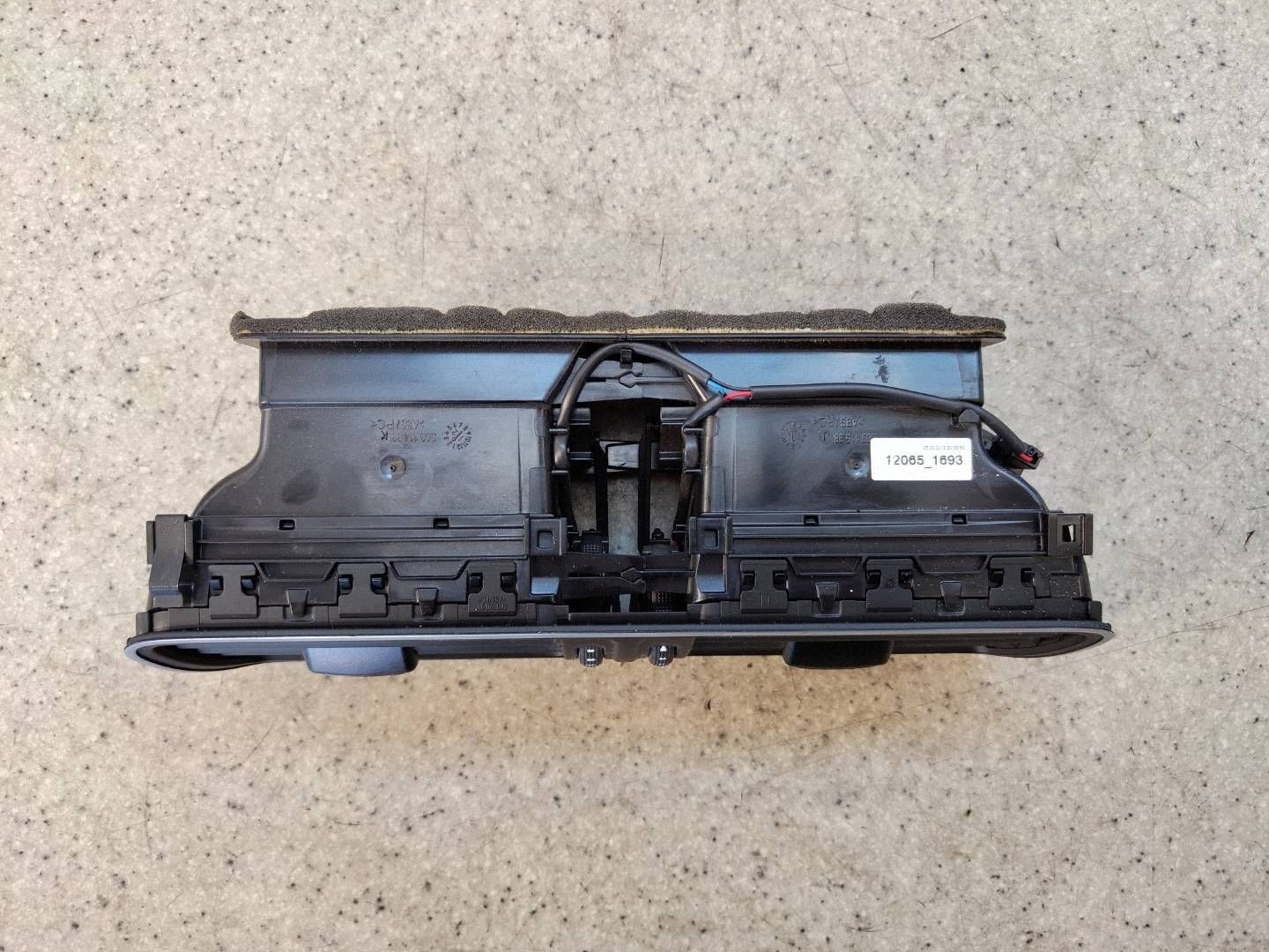 Keskituuletusritilä VW Passat CC 3AB819728A