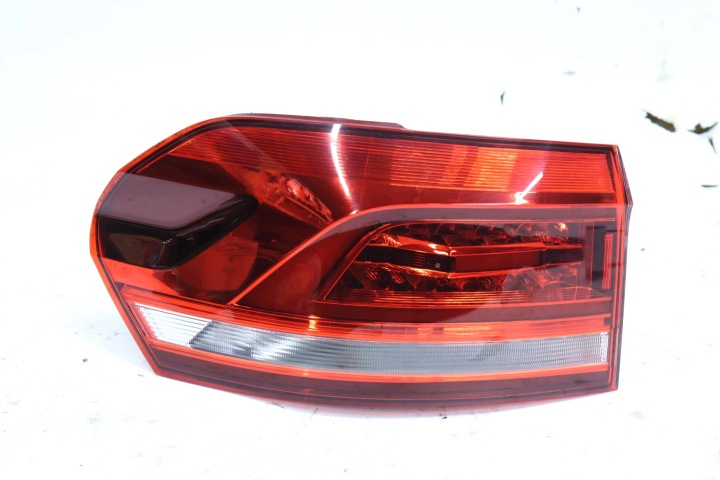 VW Touran 5TA achterlicht links 5TA945207A