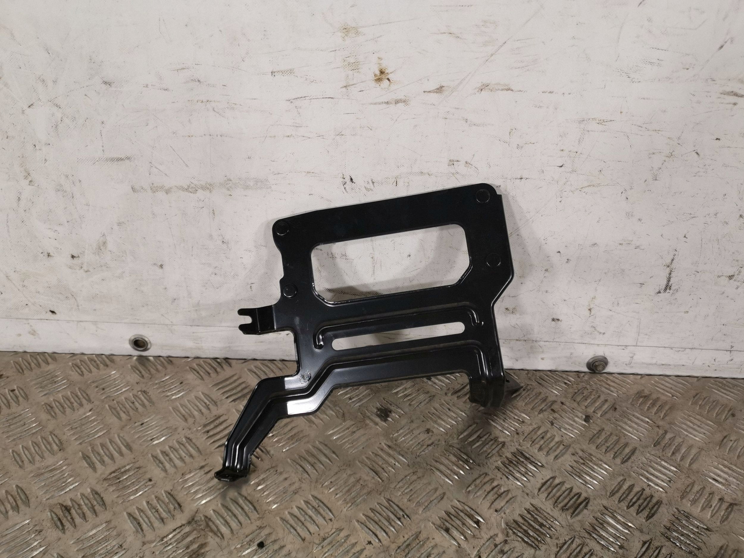 2019 Hyundai Santa Fe Engine Computer Mount Used image 2