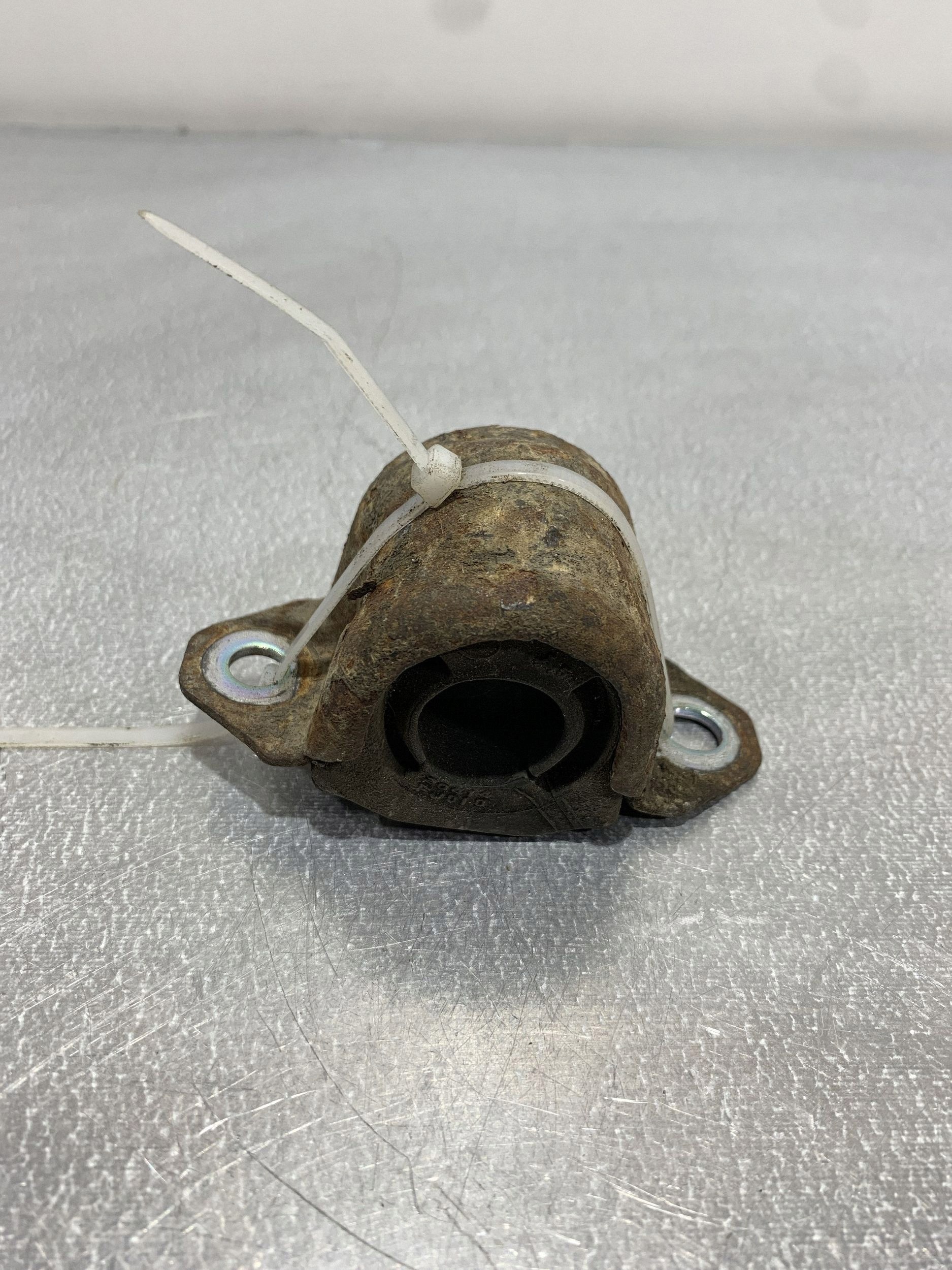 Subaru XV 2013 Bride Stabilisateur Avant FBZ19355 image 2