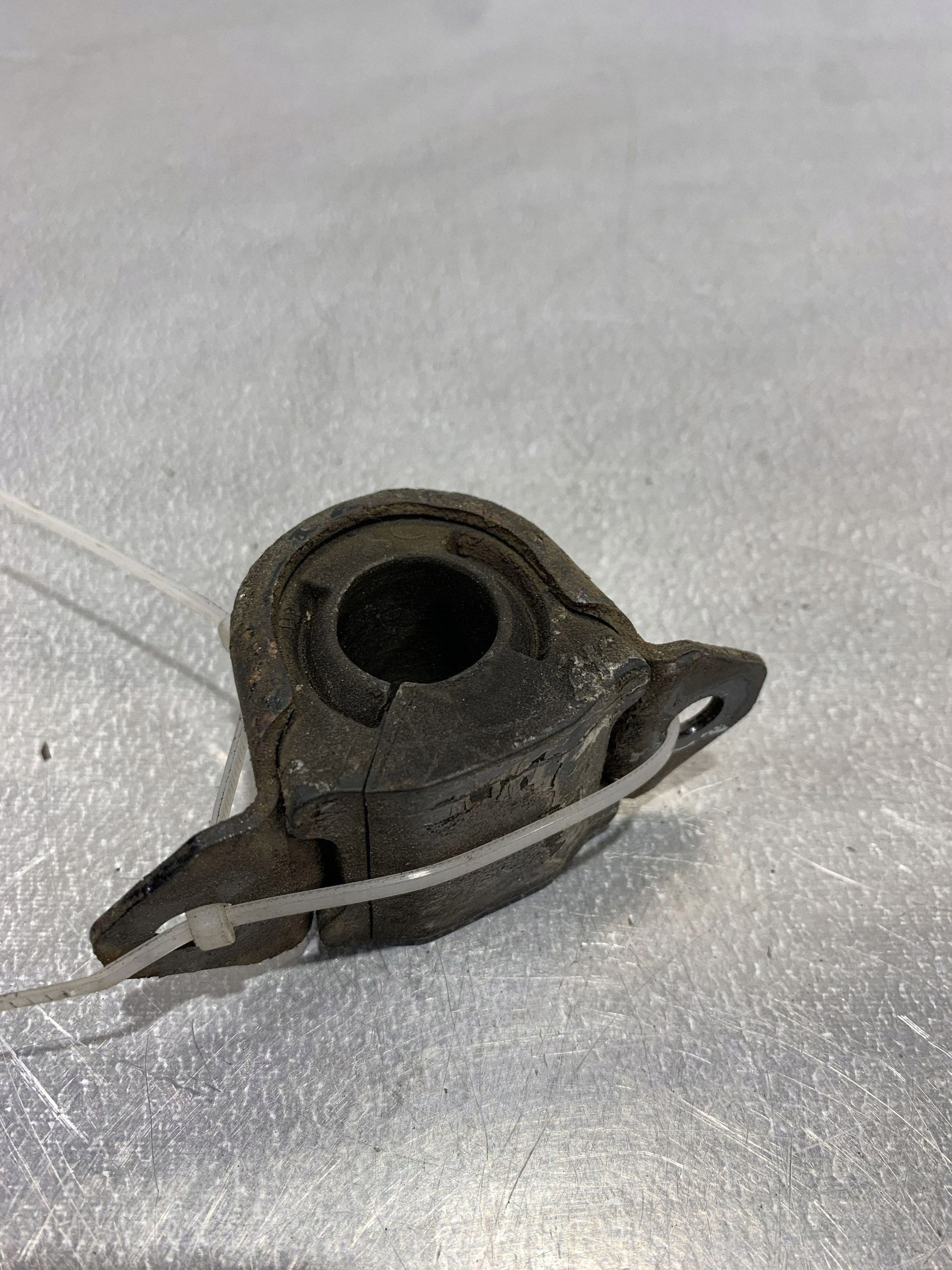 2019 Subaru XV II Front Stabilizer Clamp 20414FJ010
