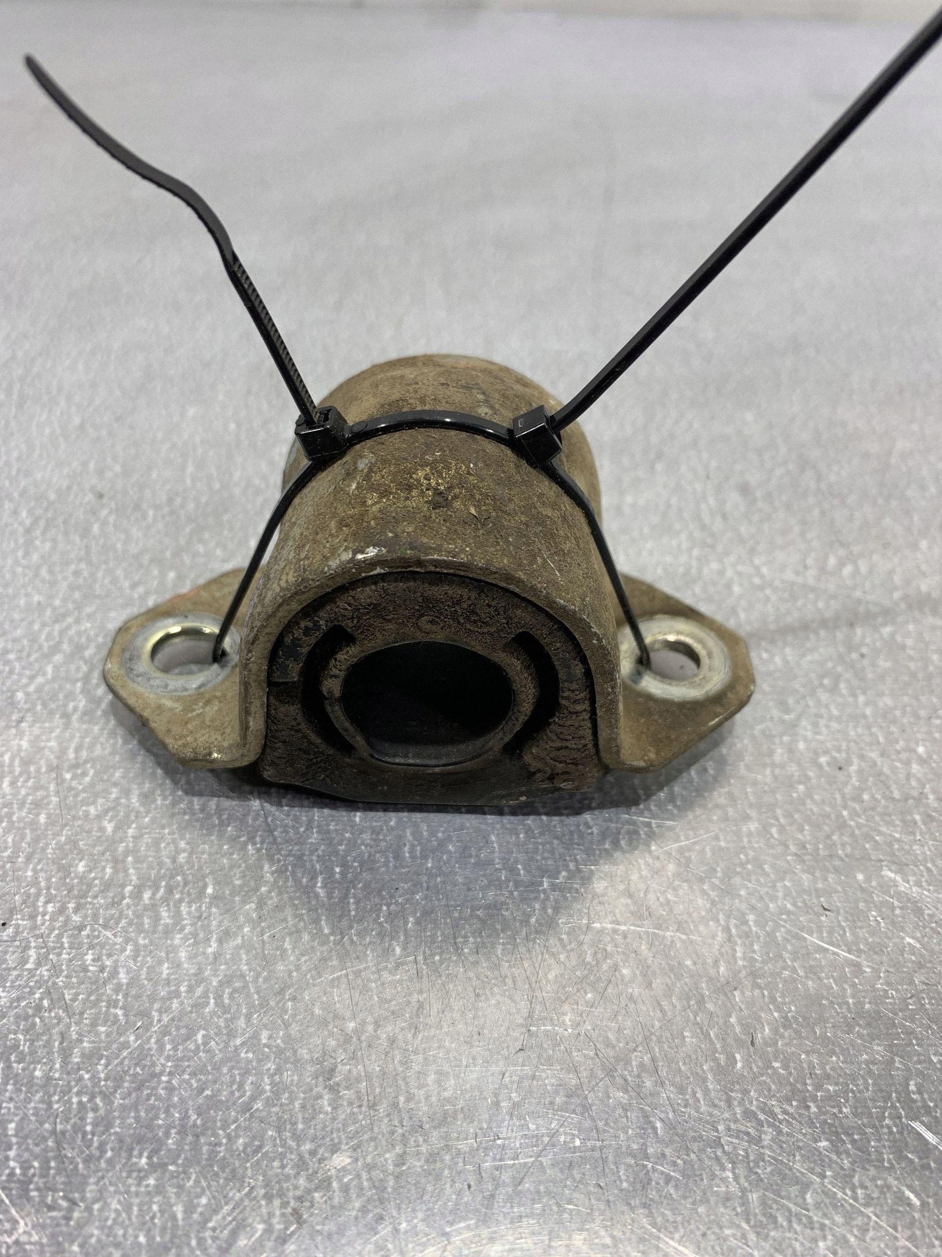 2014 Subaru Forester SJ Front Stabilizer Bushing FBZ19353 image 3