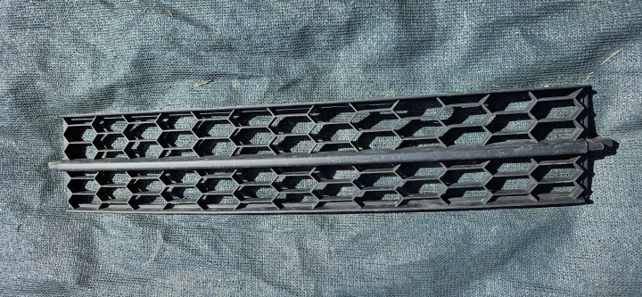 SKODA OCTAVIA III BUMPER GRILLE 5E0853677 OEM