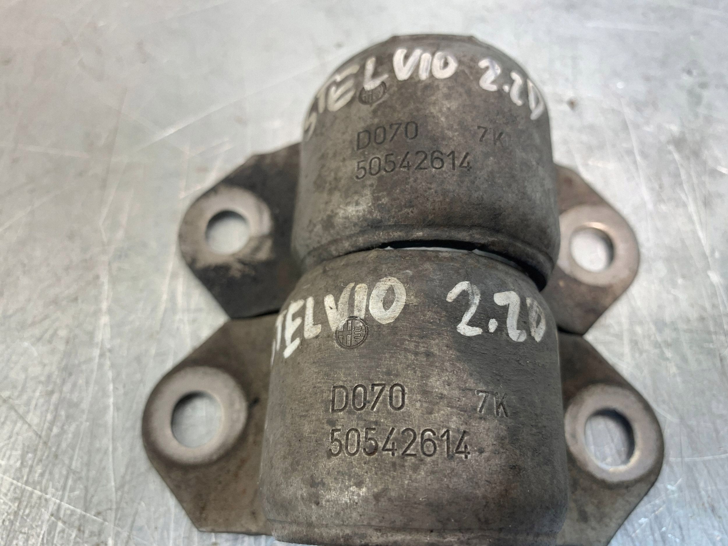 Alfa Romeo Stelvio Stabilisatorbügel 50542614 image 4