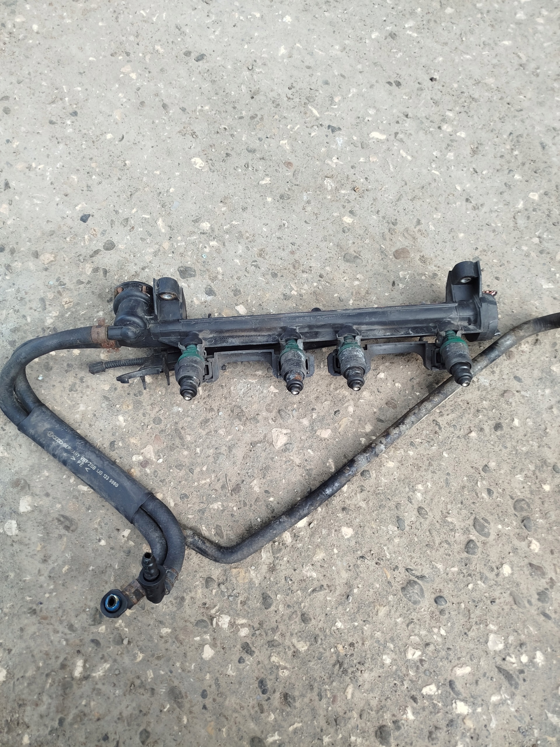 Injecteur Audi A3 8L 037906031AA image 2