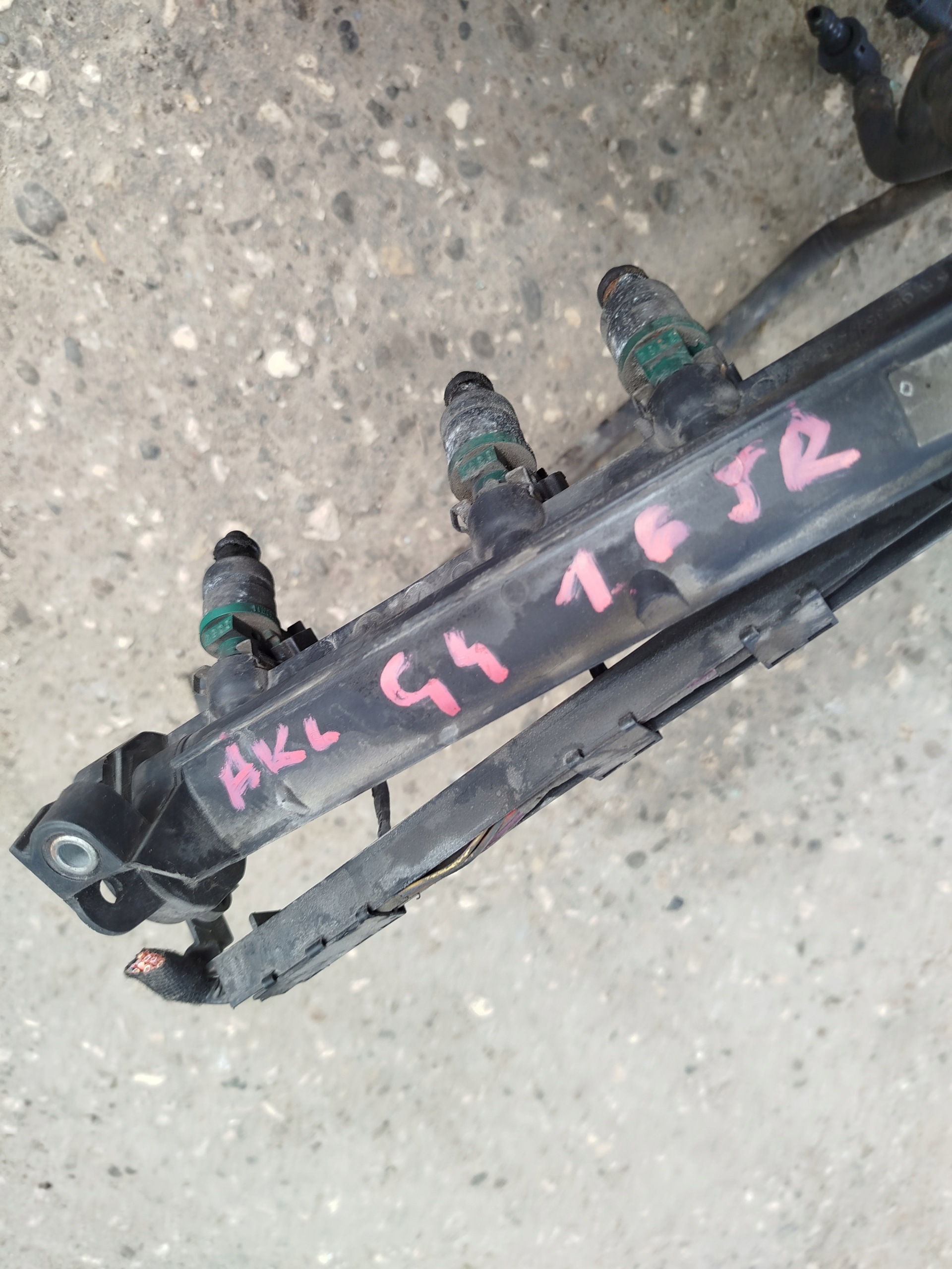Injecteur Audi A3 8L 037906031AA image 5