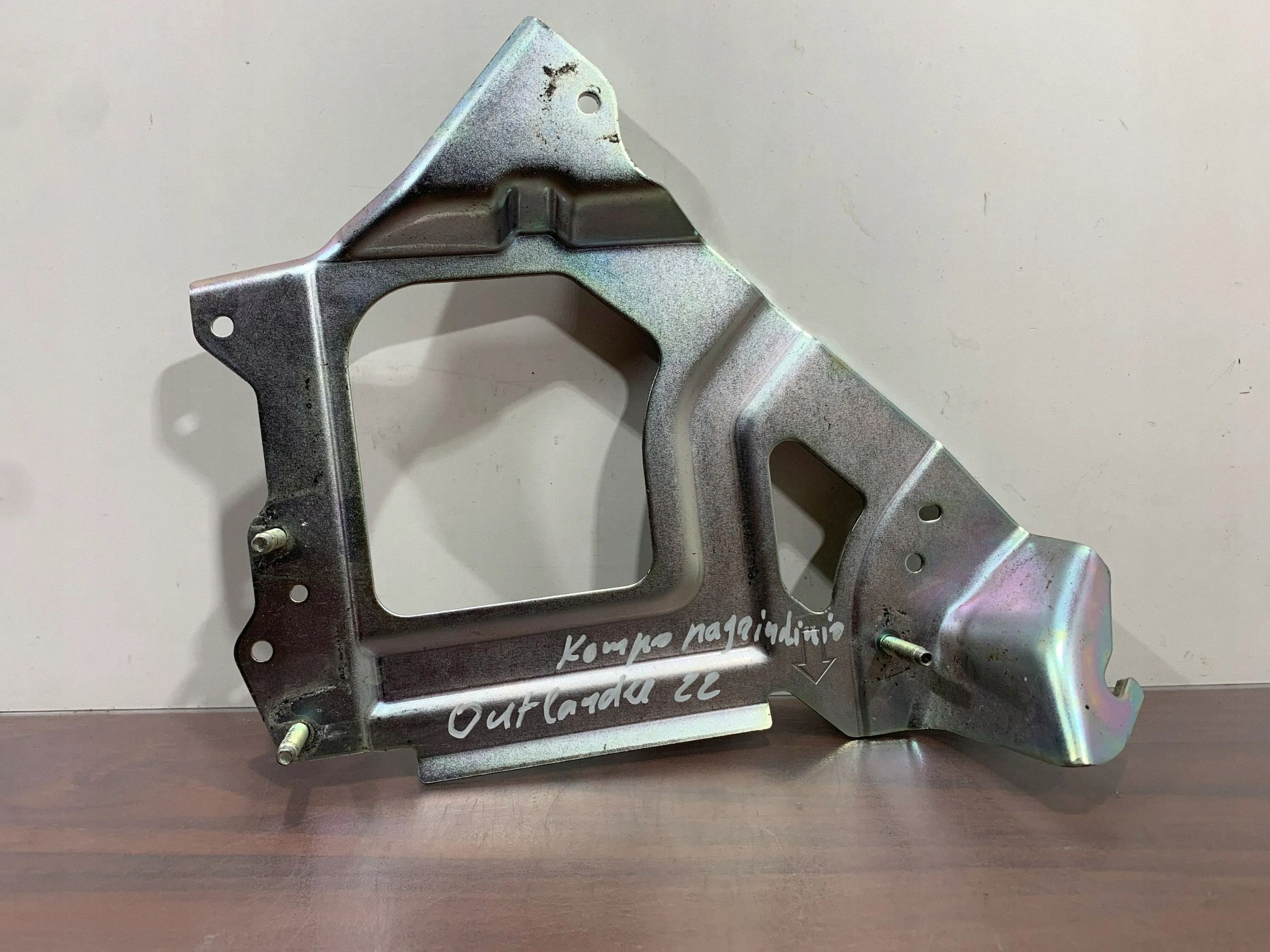Soporte de computadora del motor Mitsubishi Outlander IV 2022 image 4