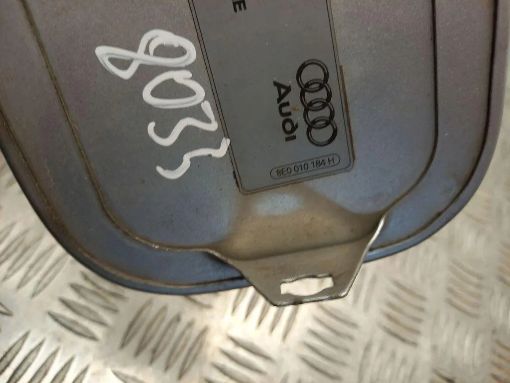 Polttoainetäyttöluukku Audi A4 Cabrio 8E0010184H