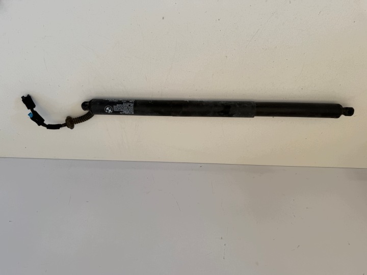 BMW X1 F48 Teleskooppitoimilaite takaluukku vasen 2706647 alkuperäinen