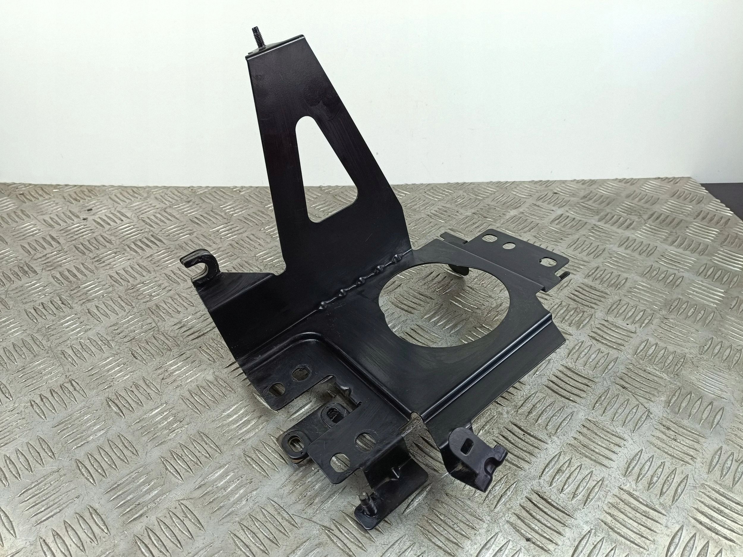2022 Nissan Qashqai J12 Engine Computer Mount image 2