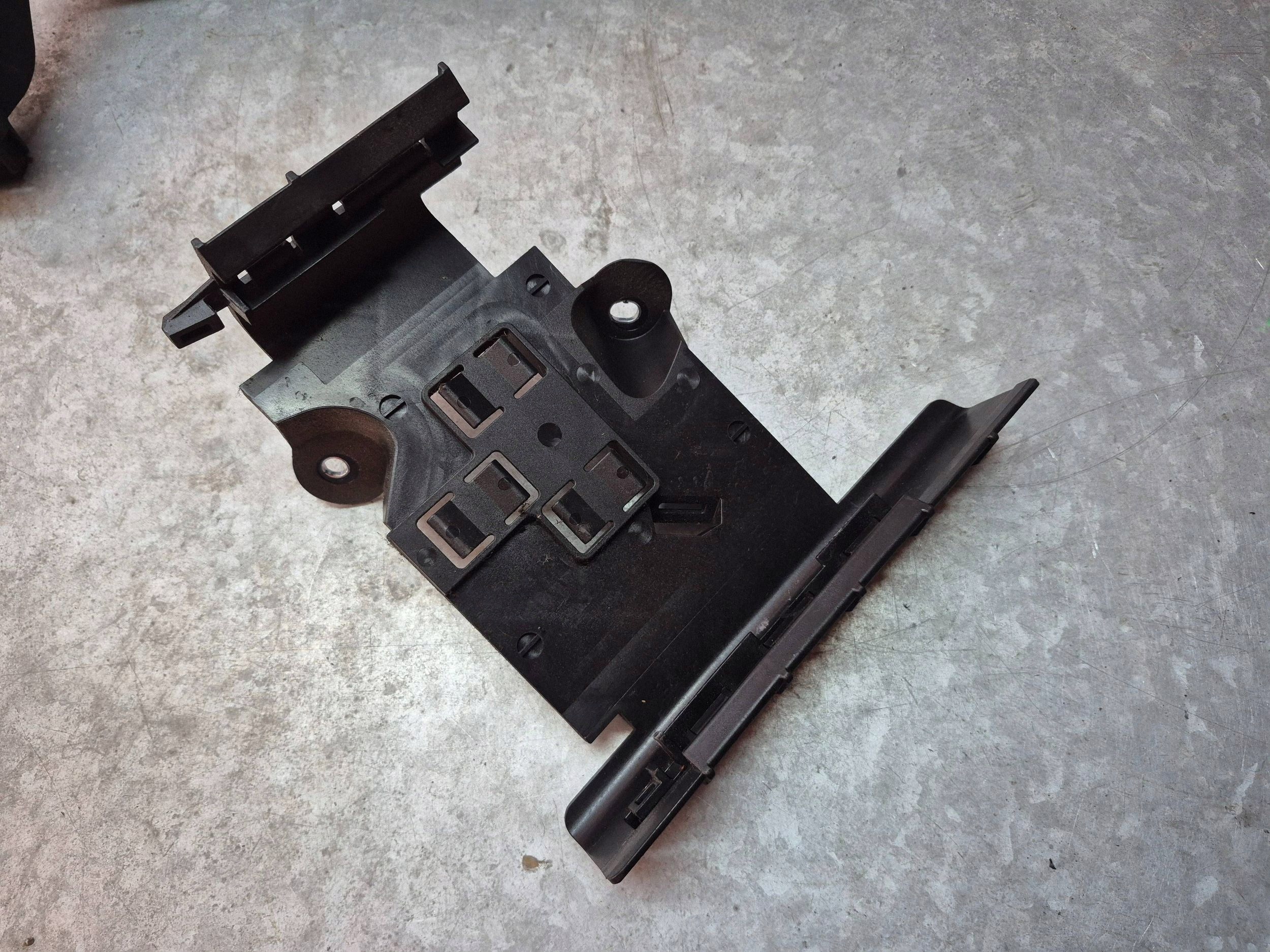 Supporto ECU Skoda Superb B8 5Q0906507F image 2