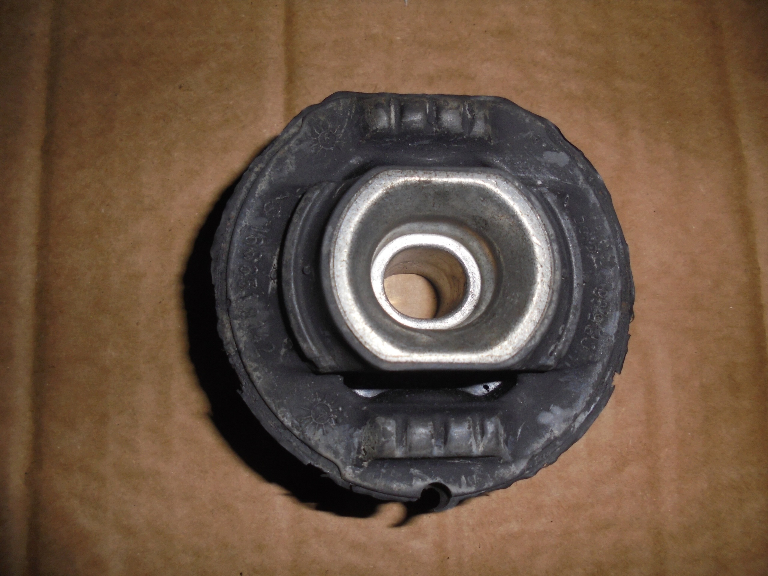 Mercedes W168 A-sarja etujousituksen tukivarsi 1683510142