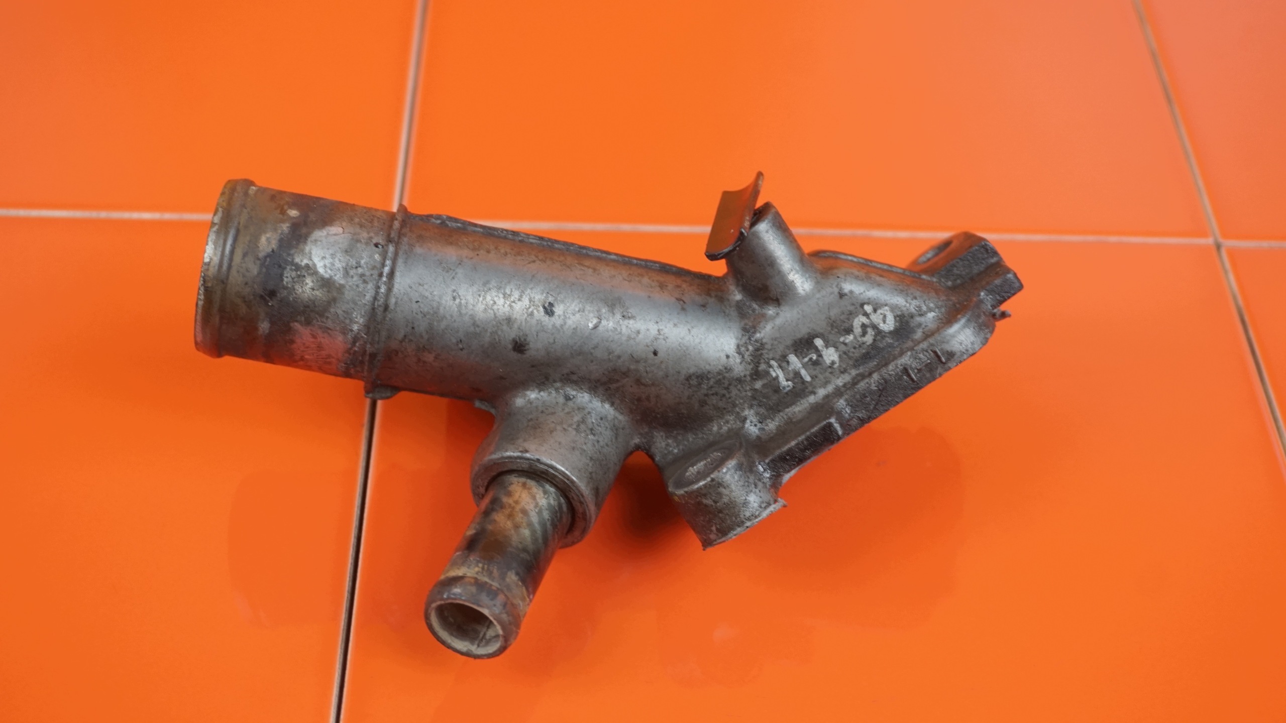 Ford OE 20MB27 Water Connector Mazda BT-50 image 2