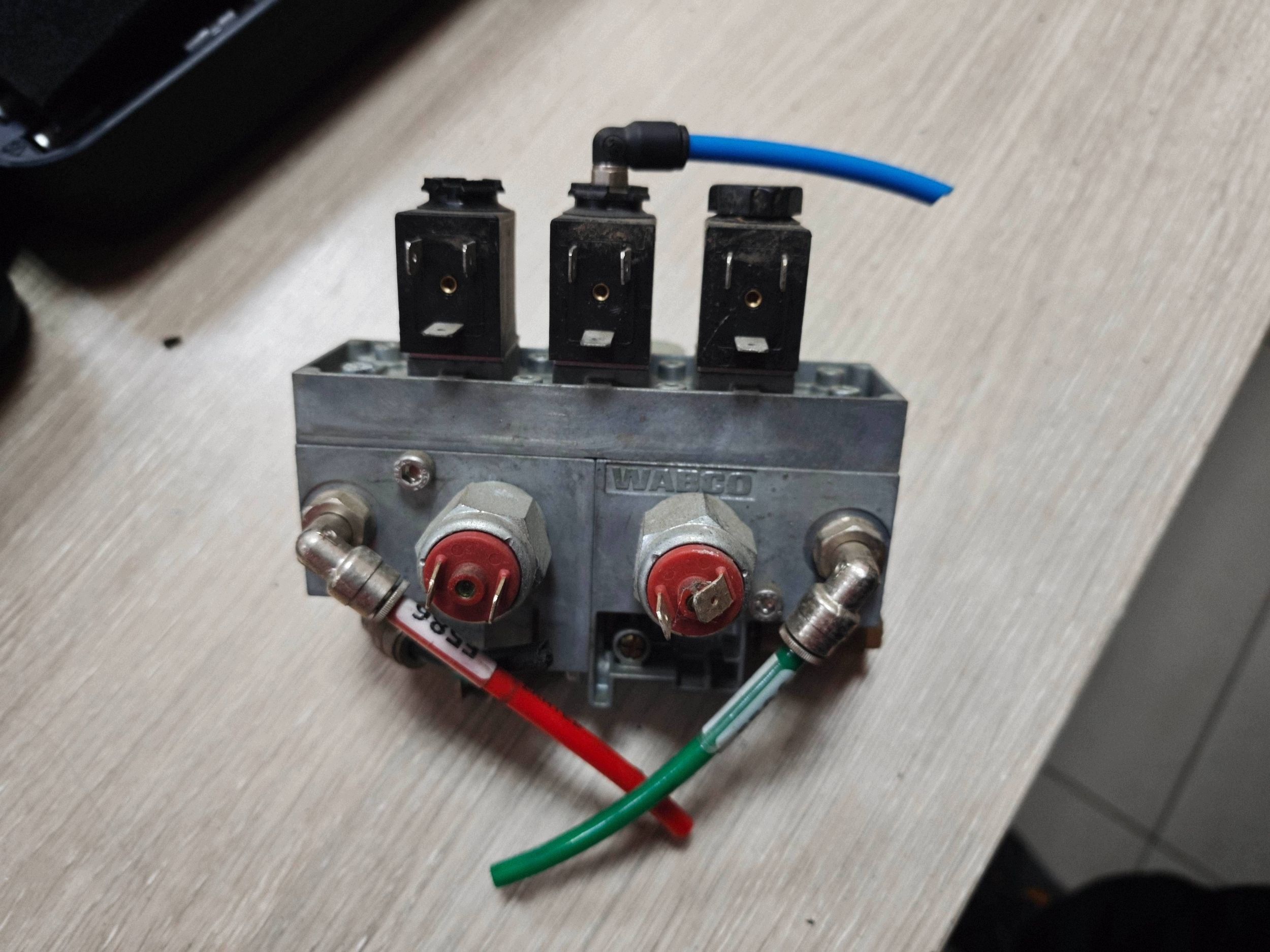 Solenoid valve door bus Solaris Urbino 12 Wabco 4726000220
