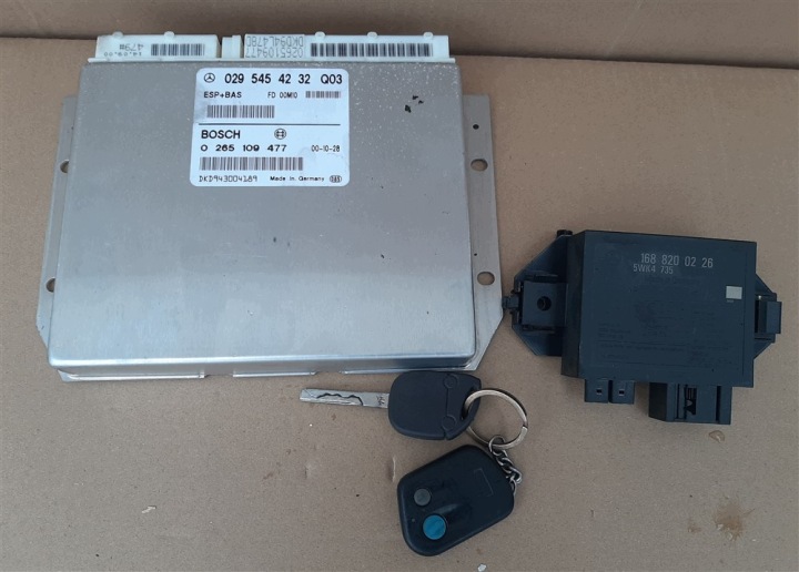 ESP-ohjainyksikkö Immo avaimella Mercedes W168 A1688200226 A0295454232