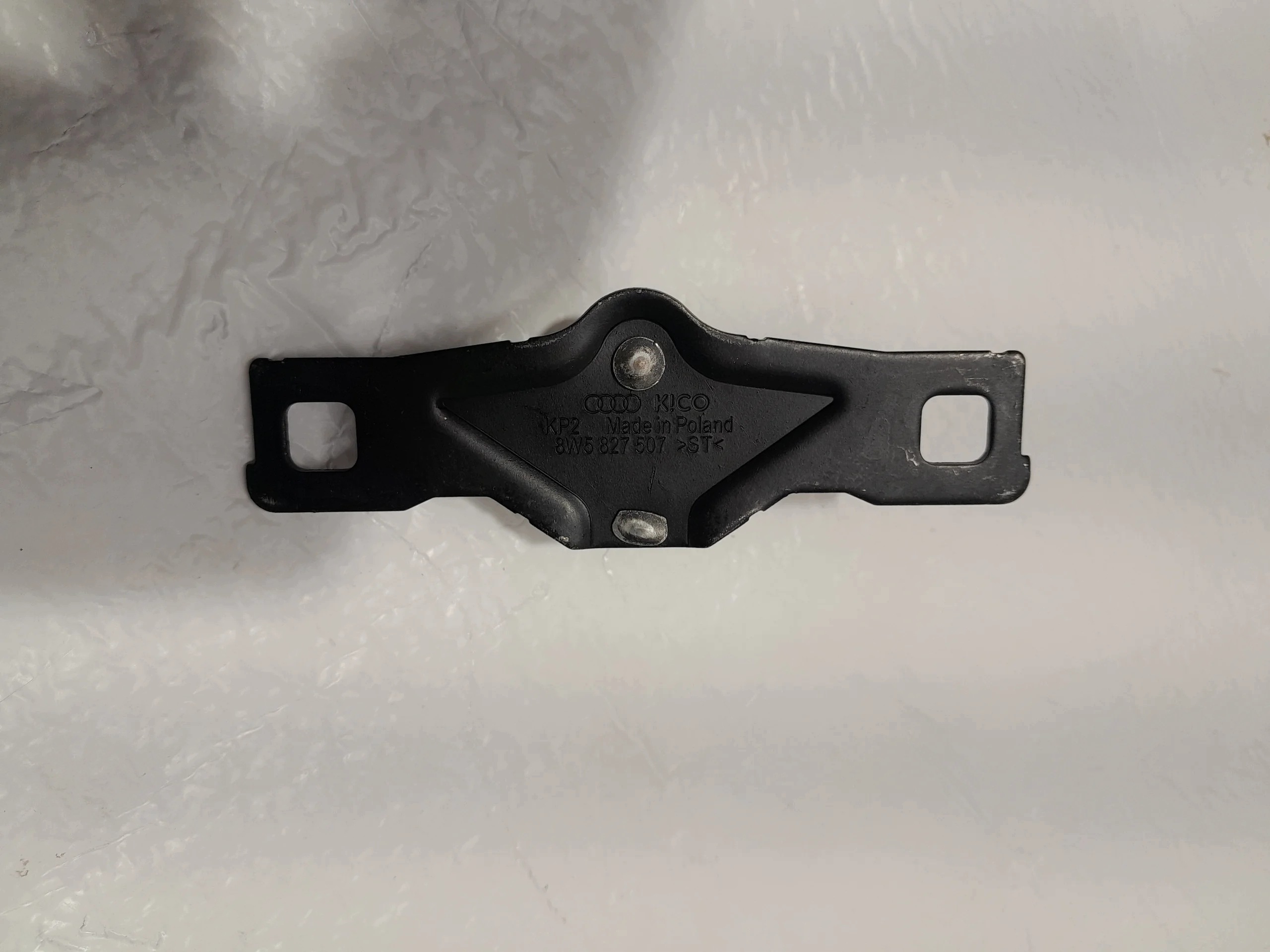 Audi A4 B9 LIFT lukon salpa image 3