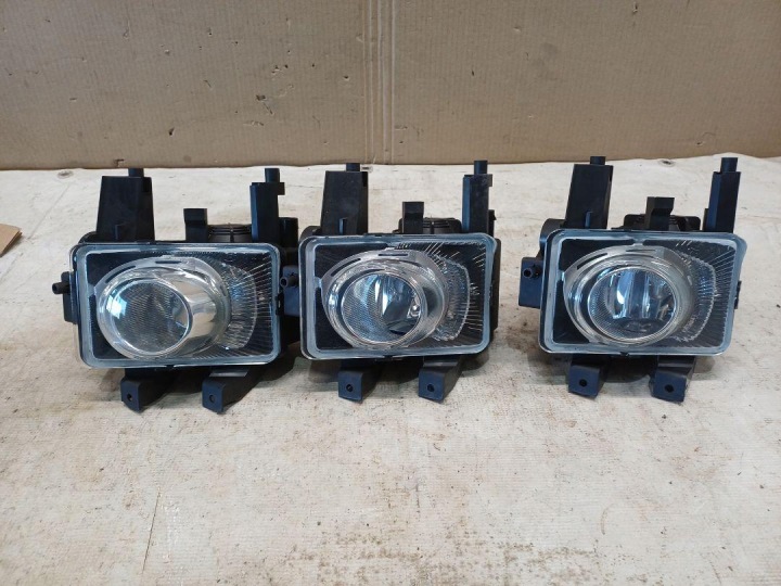 Opel Astra H III Zafira B halogen etupuskurin oikea