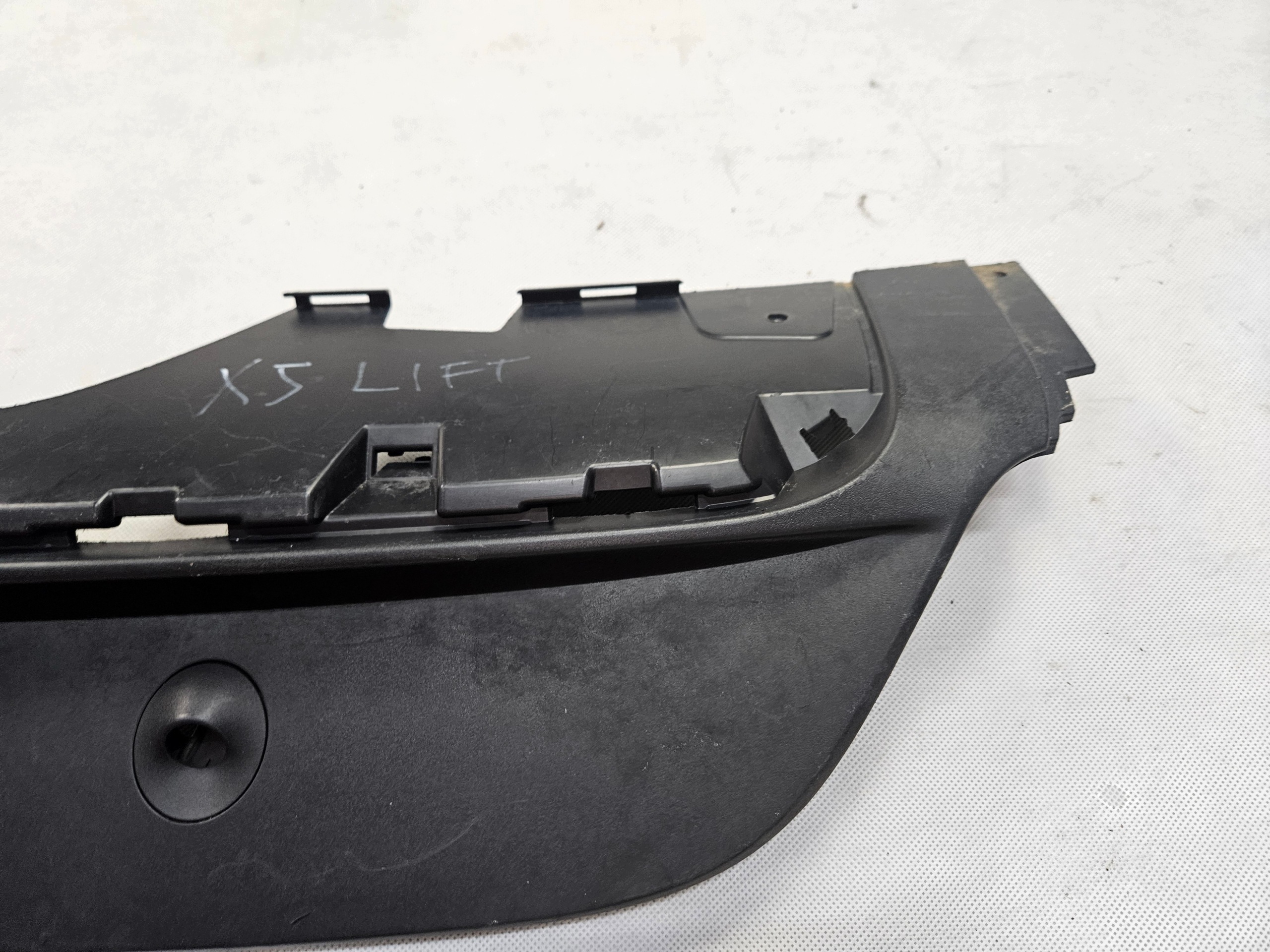 Takaspoilerin diffuusori BMW X5 E70 facelift 51127227766 image 6