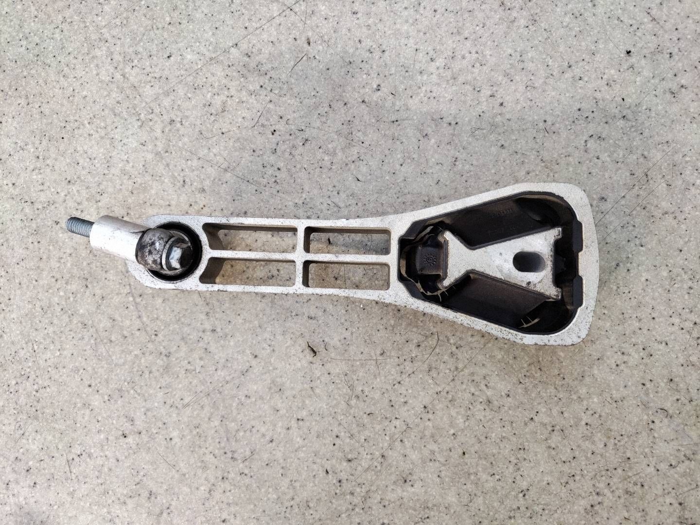 Support moteur Volvo XC60 II 2.0D image 3