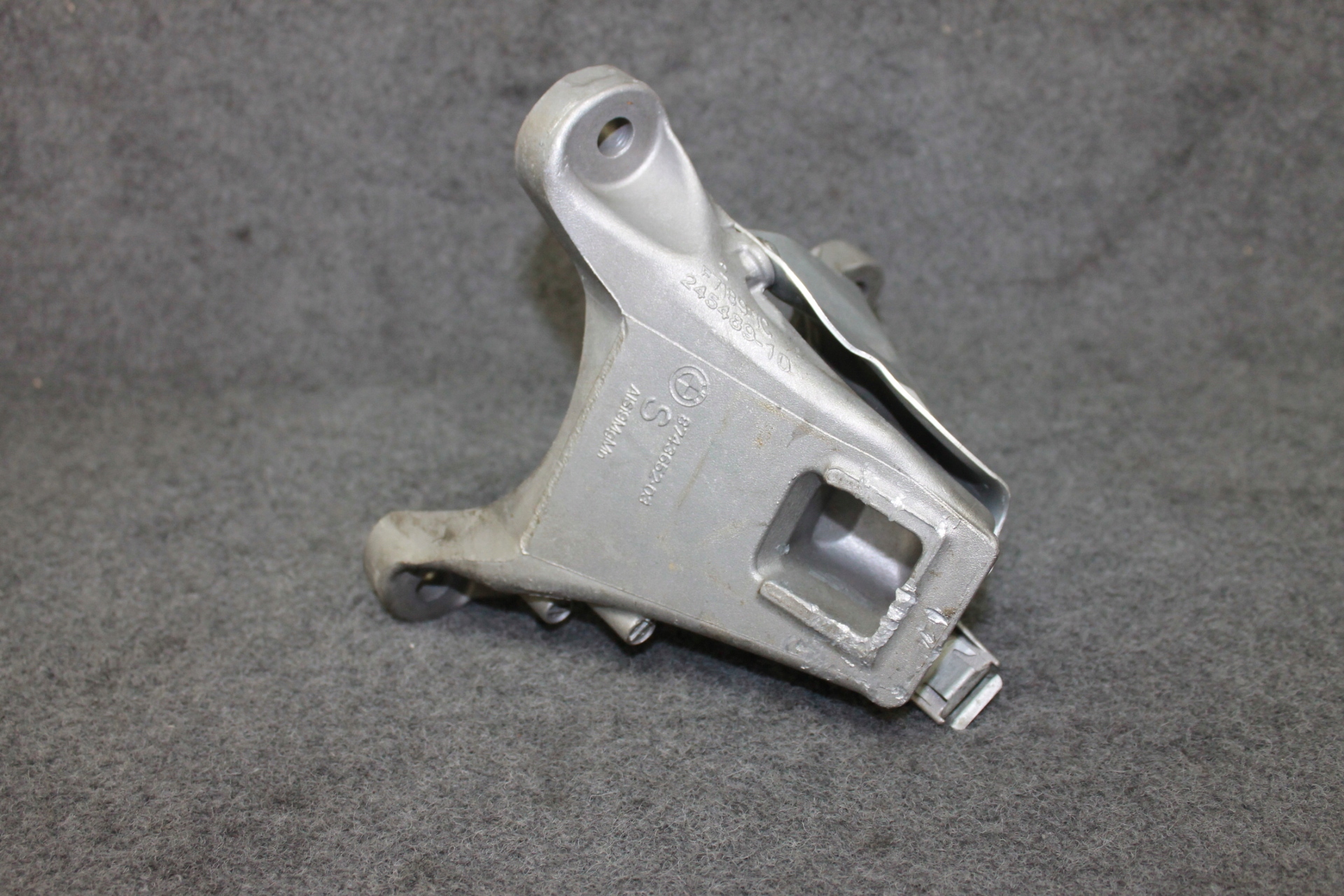 BMW X3 G01 X4 G02 Engine Mount 22118743652 image 2