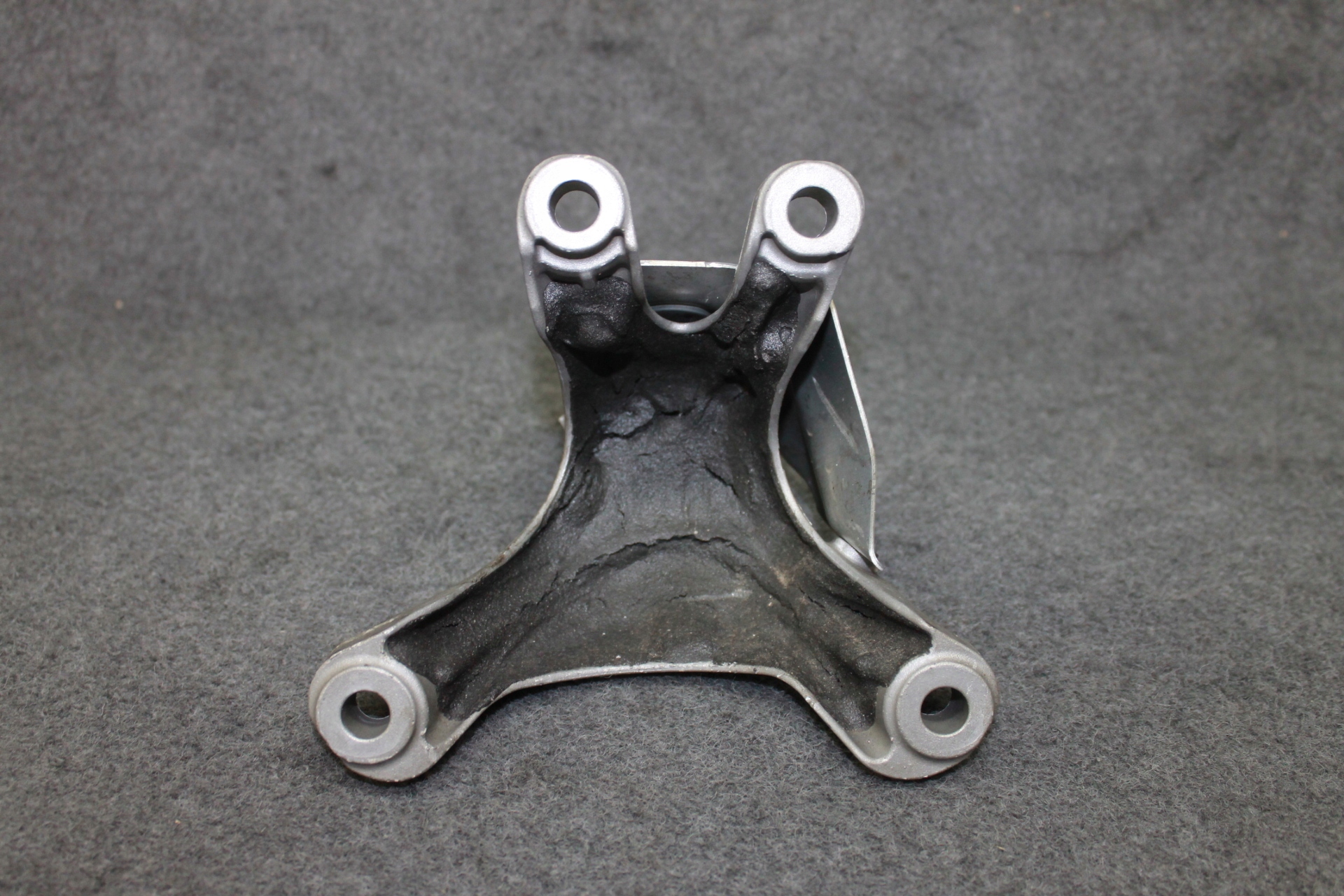 BMW X3 G01 X4 G02 Engine Mount 22118743652 image 3