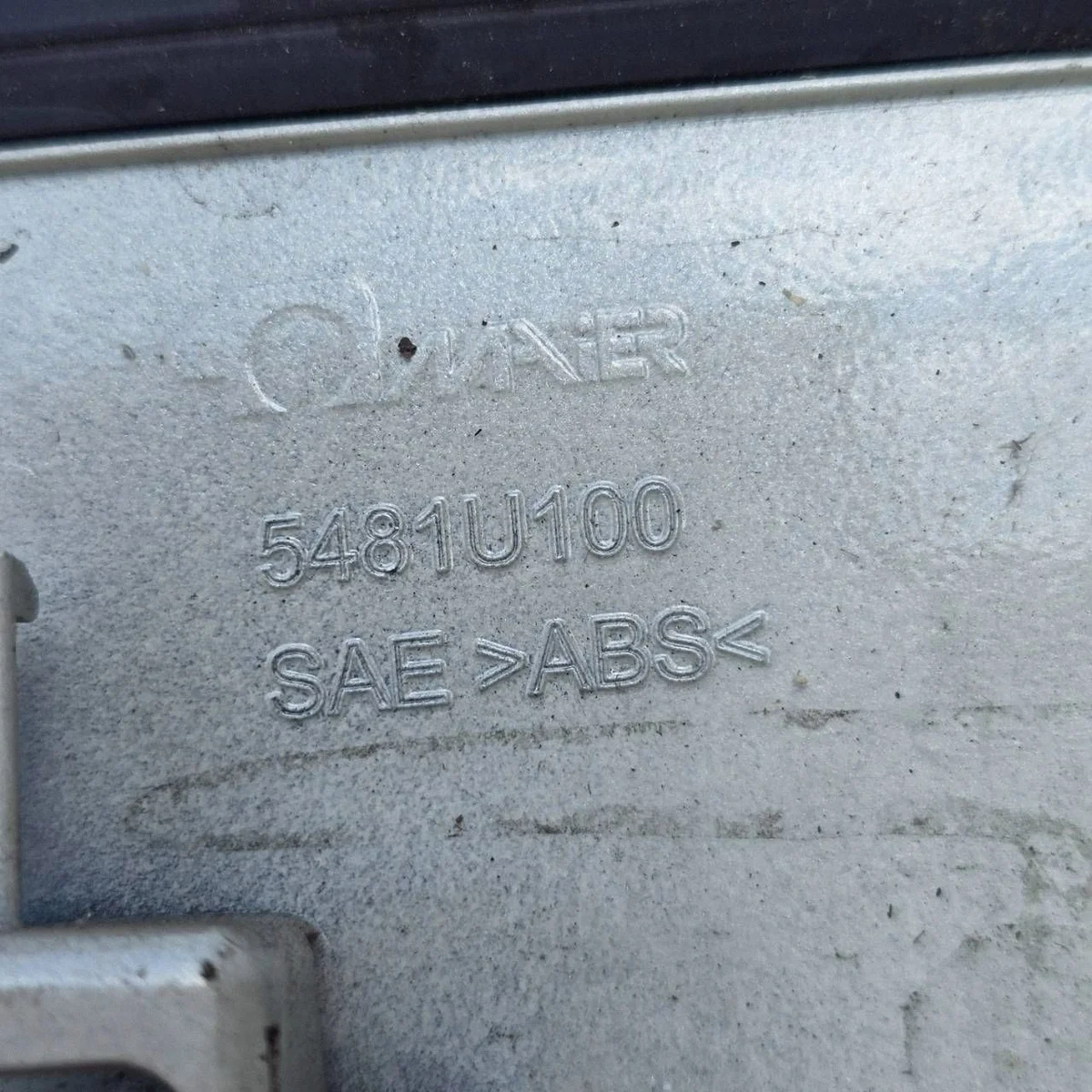 Luz Matrícula Nissan Qashqai 2015 OEM 5481U100 image 3