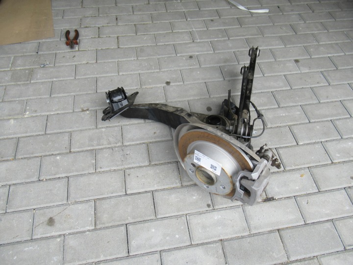 MINI F55 F56 F57 SNODO PIASTRA MOZZO SINISTRO POSTERIORE 6851575