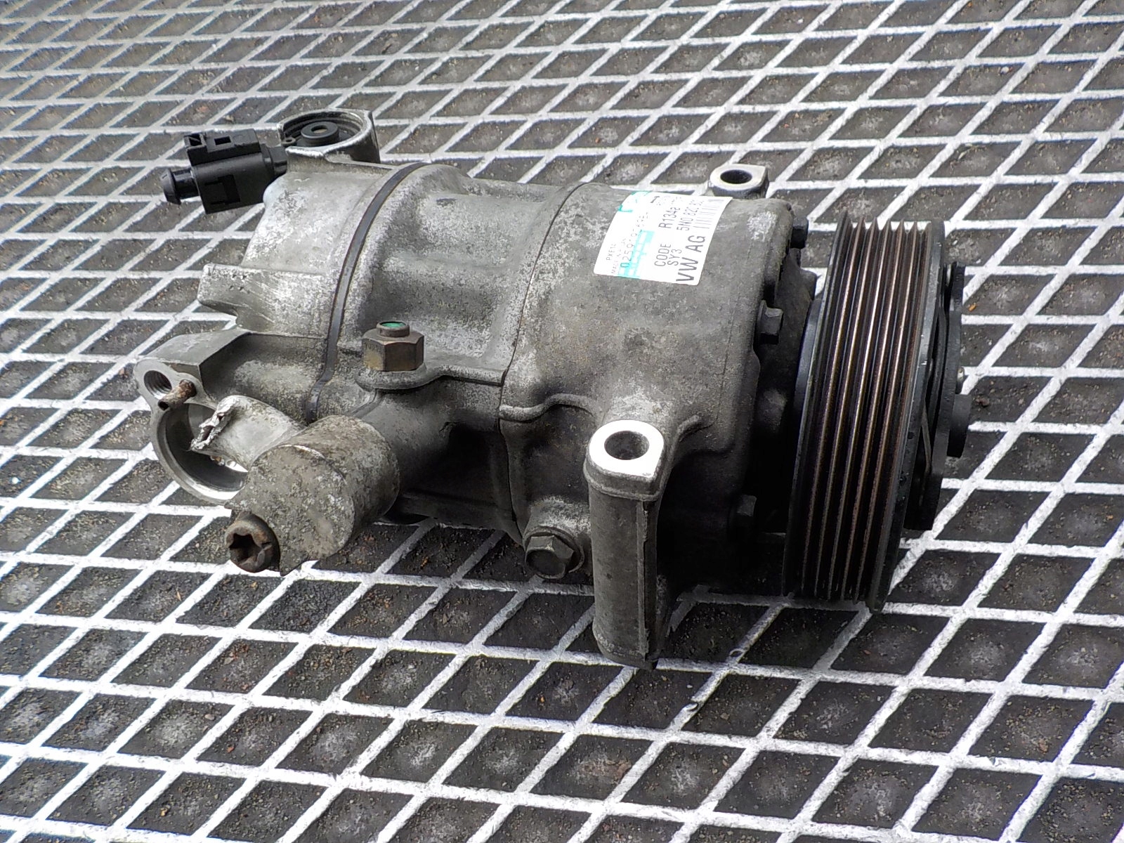 AUDI A3 II 8P 2.0 TDI ORG Klimakompressor 5N0820803 image 2
