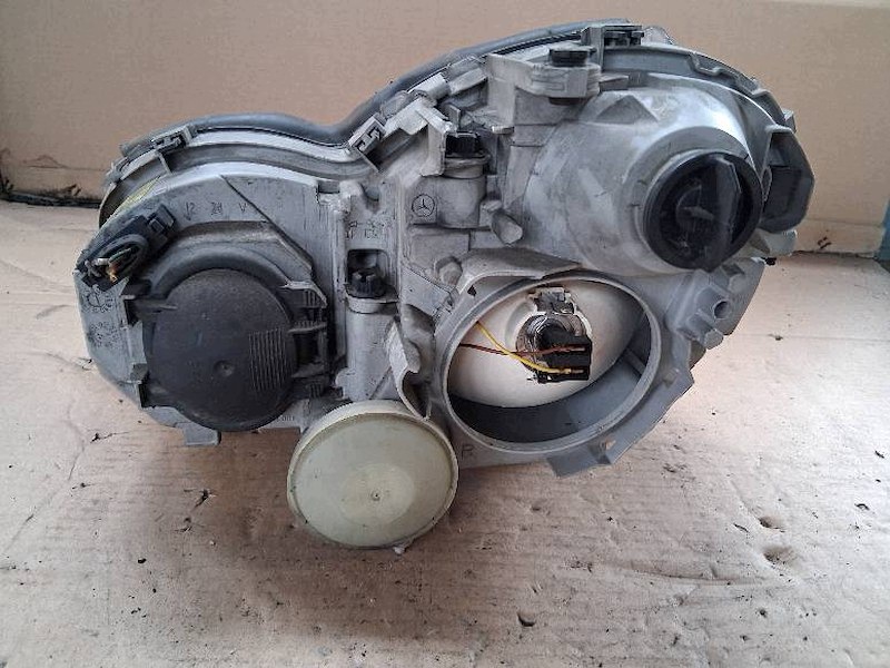 Mercedes front right lamp in 203
