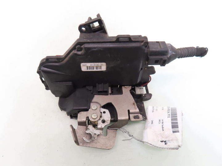 Oikea takalukko Audi A4 B6 8E0839016C 7-nastainen