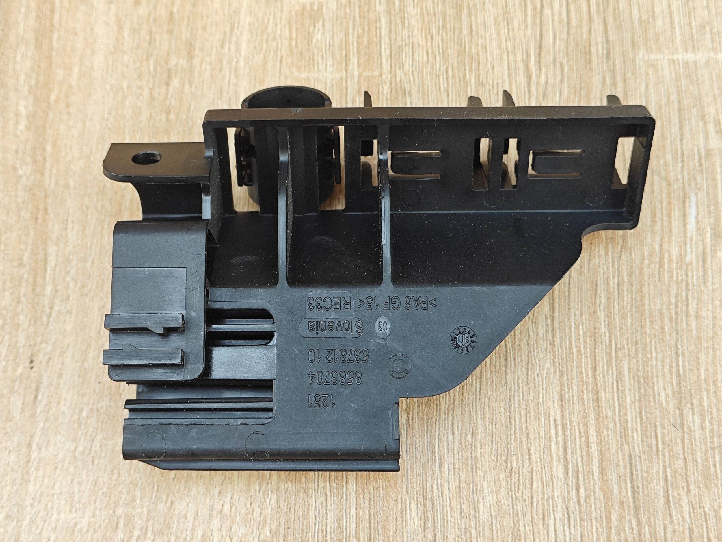 BMW G30 G16 G15 G14 kiinnike 8583704