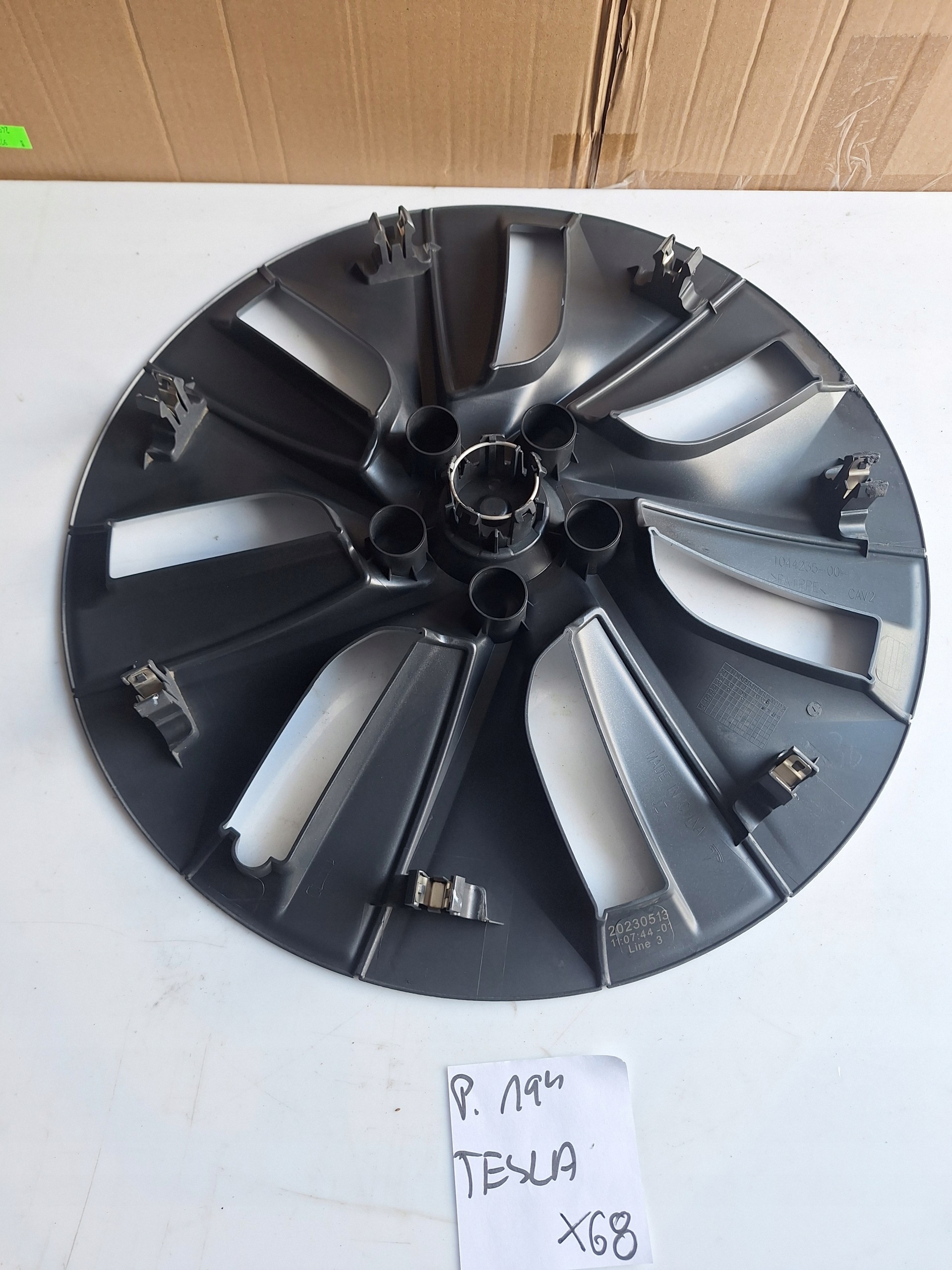 Kapseli Tesla Model Y 19'' käytetty
