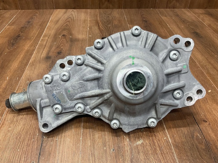 Etudiffentiaali Jaguar F-Pace X761 2023 HK83-3017-BD