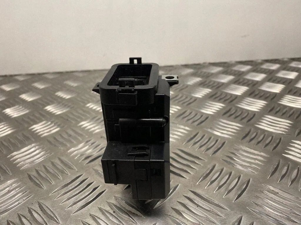 Audi A5 8T Ignition Switch Reader 8K0909131D image 7