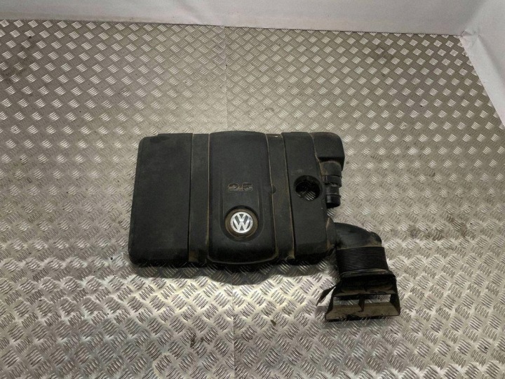 Ylä moottorinsuojus VW PASSAT B7 (362) 07K129607J 2.5L bensa 125kW 2012