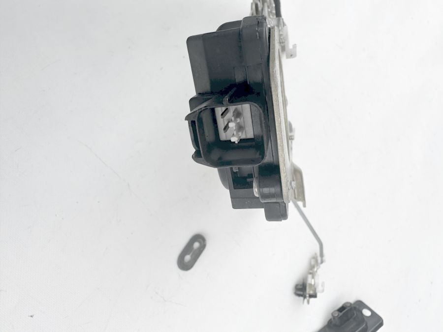 KIA CARNIVAL Ovet lukko oikea 0K53A72310