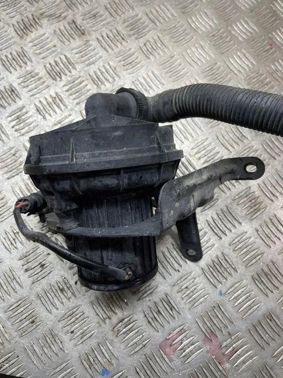 Ilmapumppu Audi Q5 (8R) 72273817 30667725 3.0L 200kW 2015