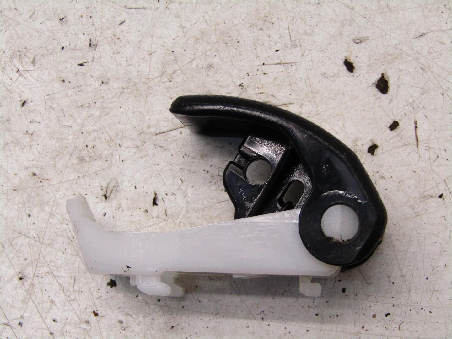 Levier ouverture capot Mitsubishi Eclipse Cross 093316 image 3