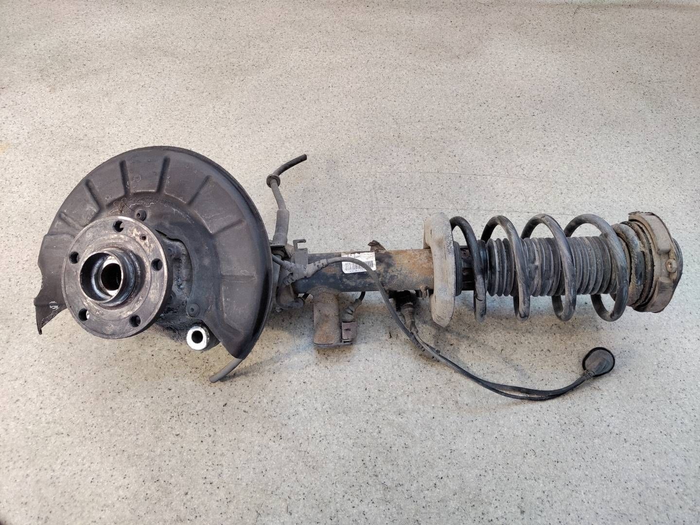 Aktiver Stoßdämpfer links vorne VW Passat CC 3C0413031D image 2